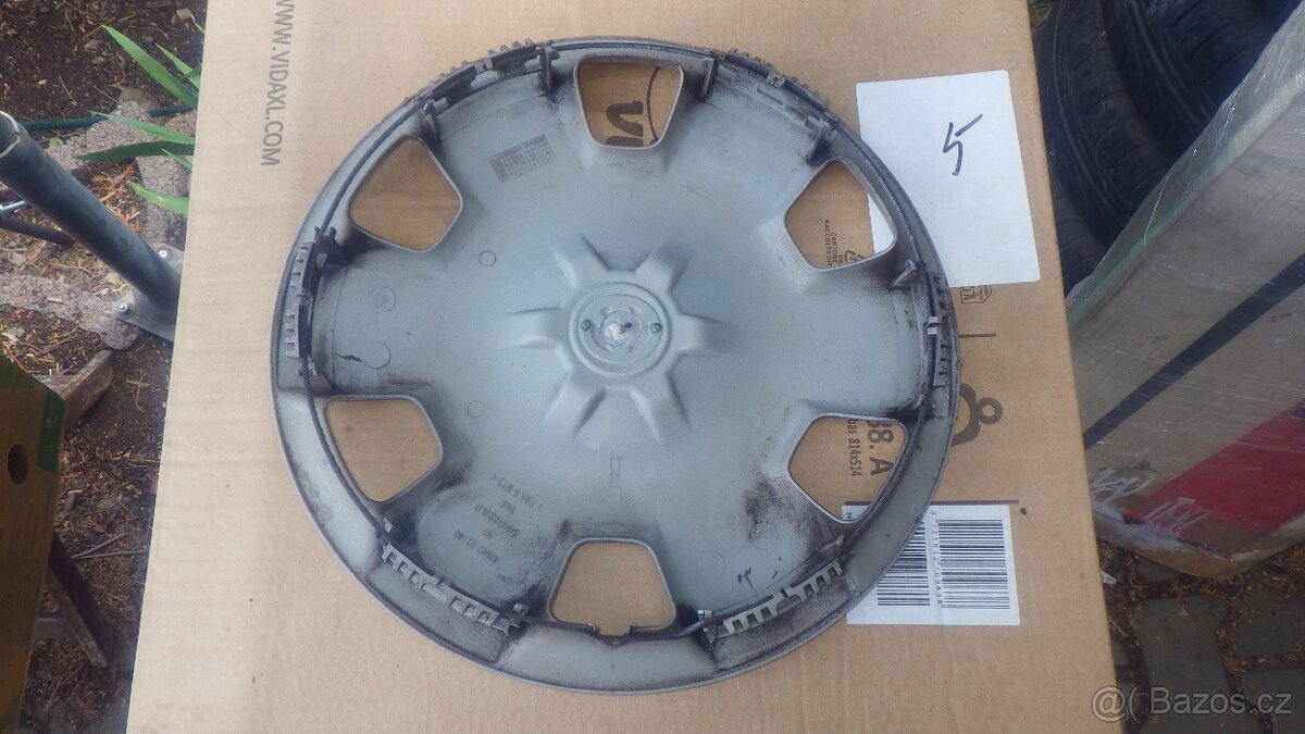 1ks originál poklice Toyota 15" - 2
