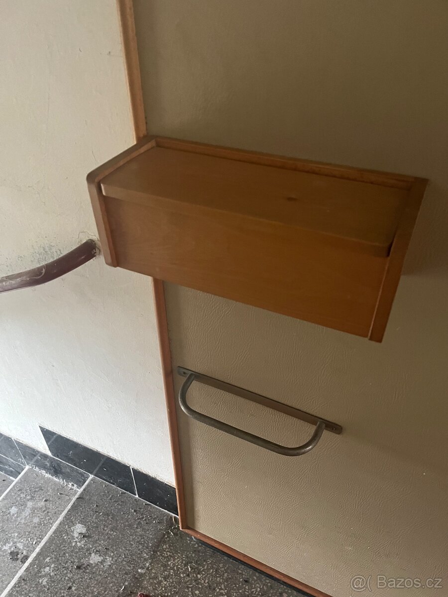 Retro předsíňová stěna - 2