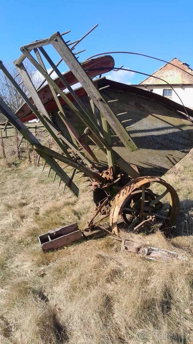 Historický zemědělský stroj - 2