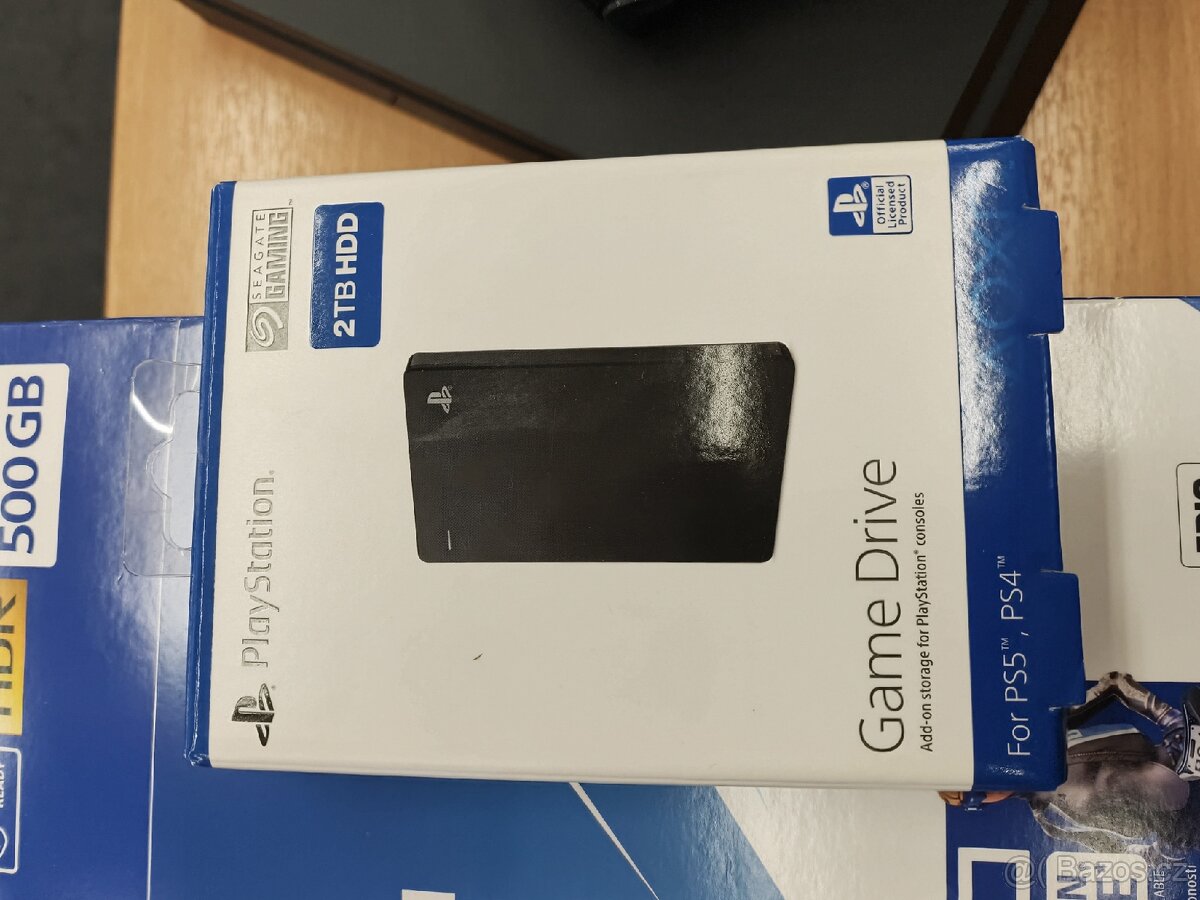 PlayStation 4 Slim 500 GB – 2 ovladače + externí disk 2 TB - 2