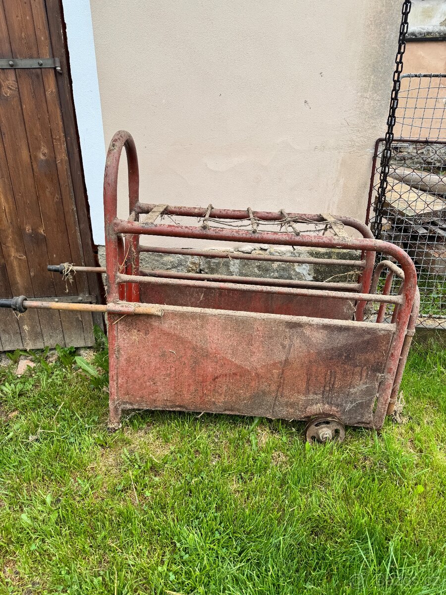 Klec na prase nebo na tele na koleckach - 2