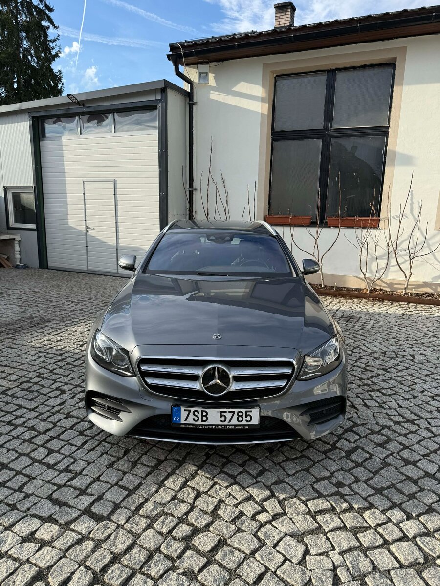 Mercedes-Benz E 220d AMG Line - 2