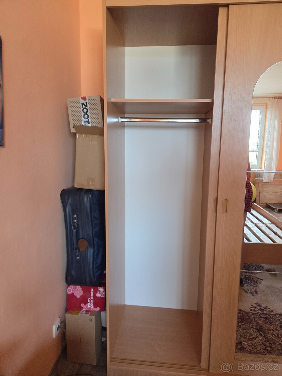 Šatní skříň - 2