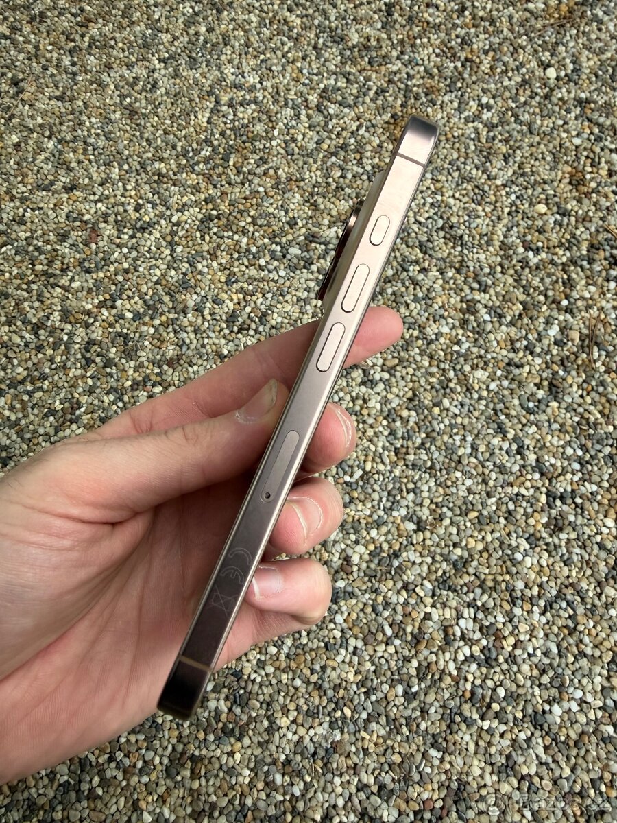 IPhone 16 pro 256GB - baterie 93% - 2