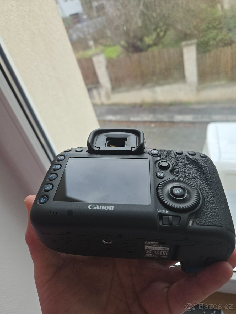 As new. Canon 5DS 50Mpx Full-Frame - 2