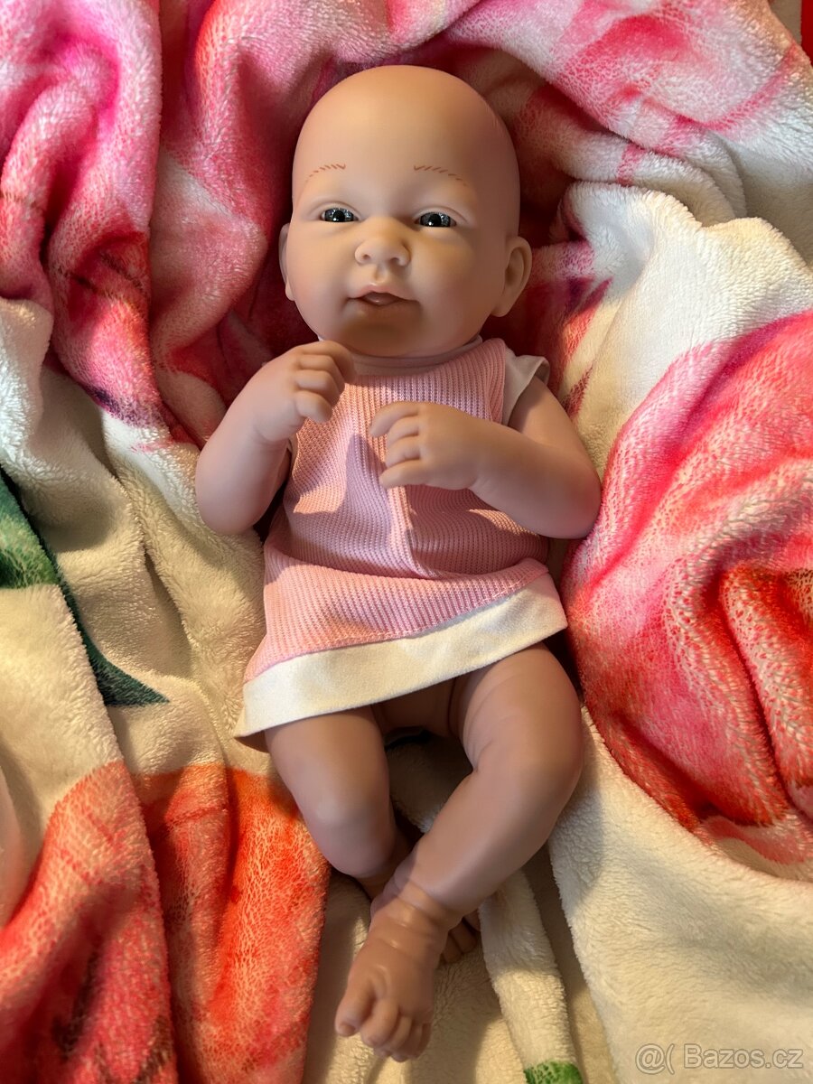 Realistická panenka,podobná reborn. - 2