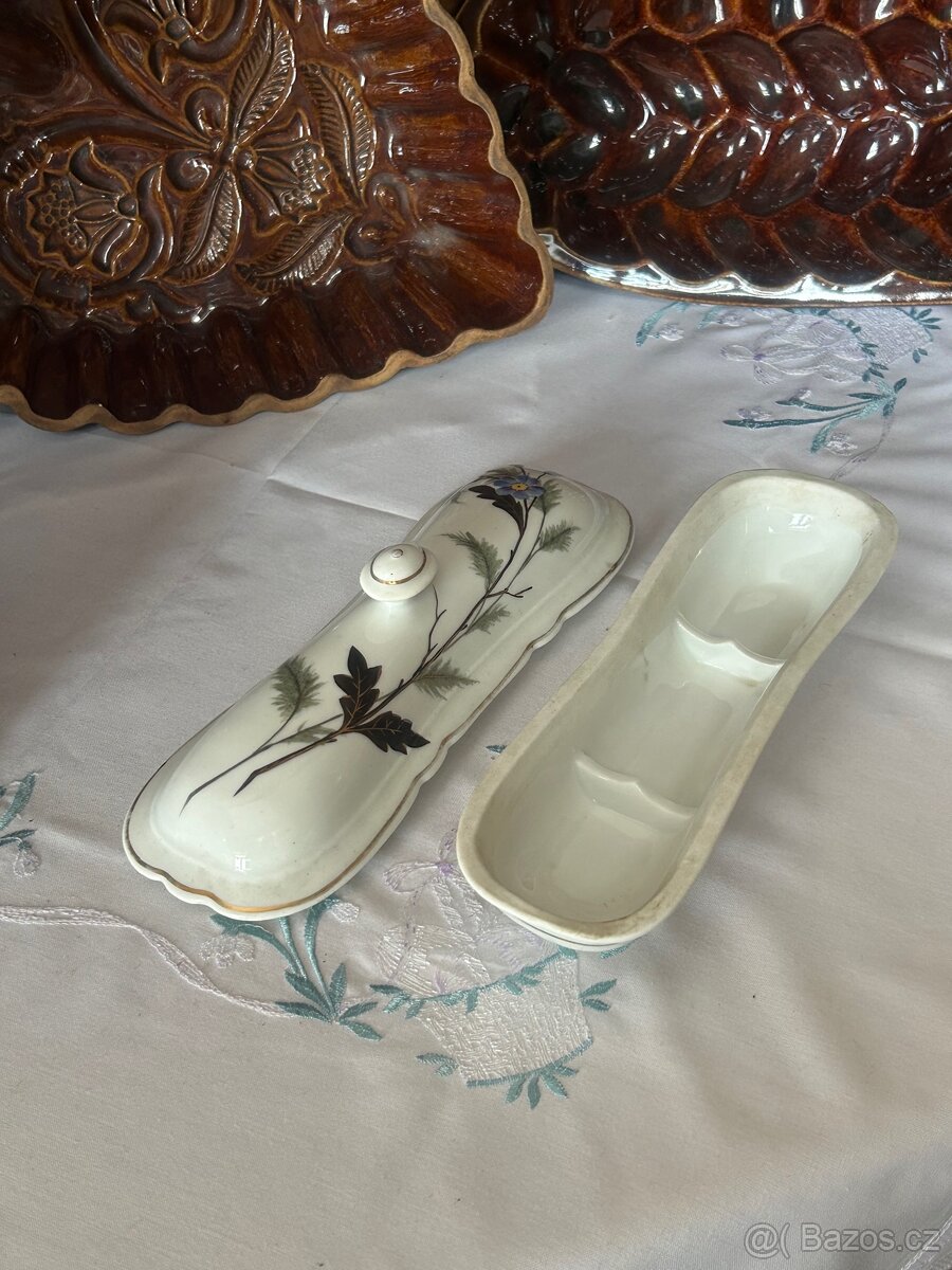 Porcelánová dóza z dámské toaletní soupravy - 2