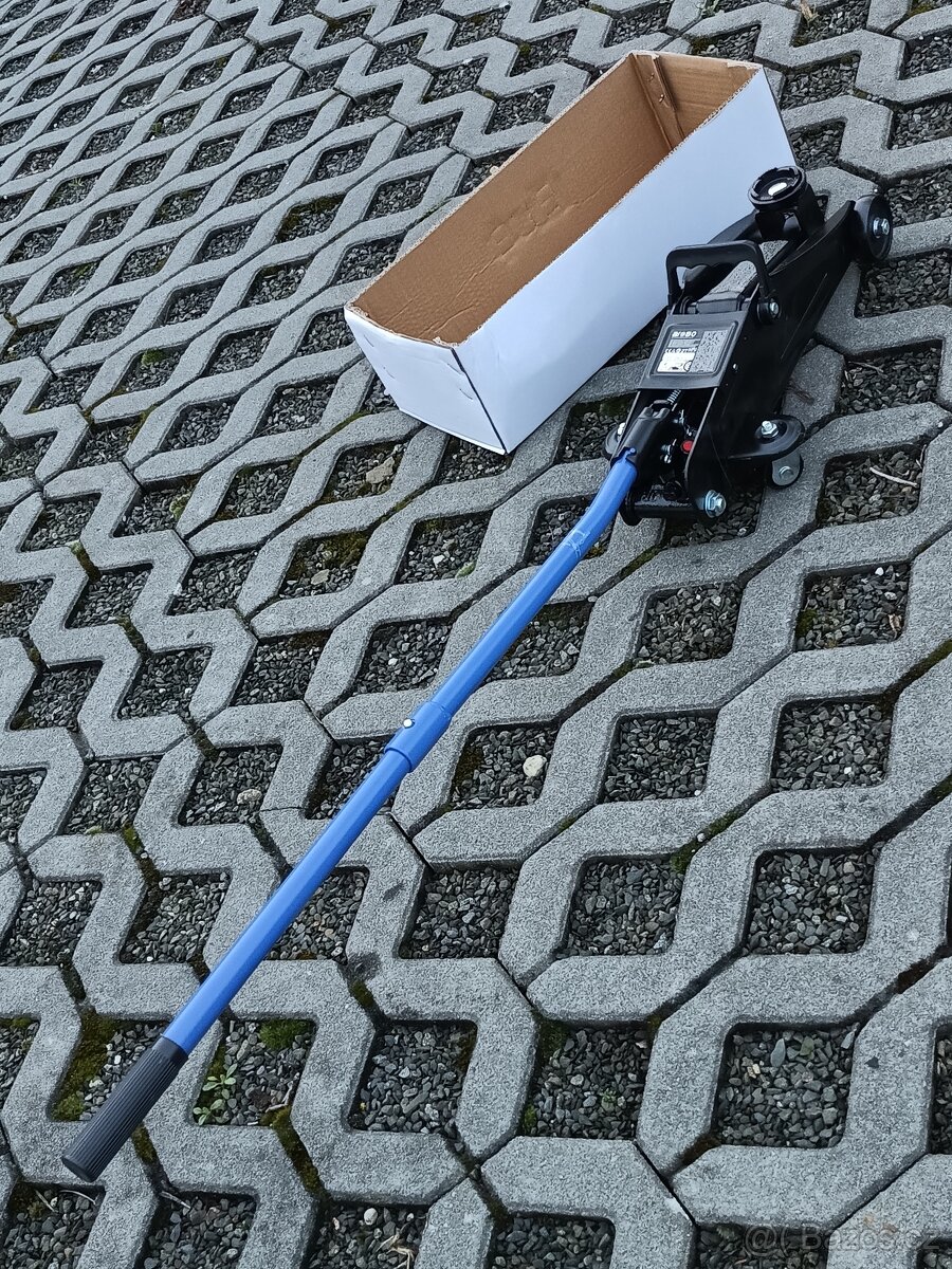 Hydraulický zvedák pojízdný - VÁNOČNÍ DÁREK - 2
