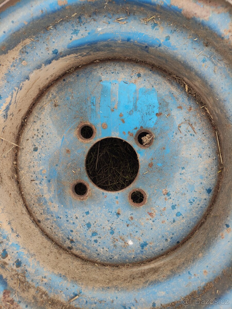 Prodám kompletní kolo 7,50-16 - 2