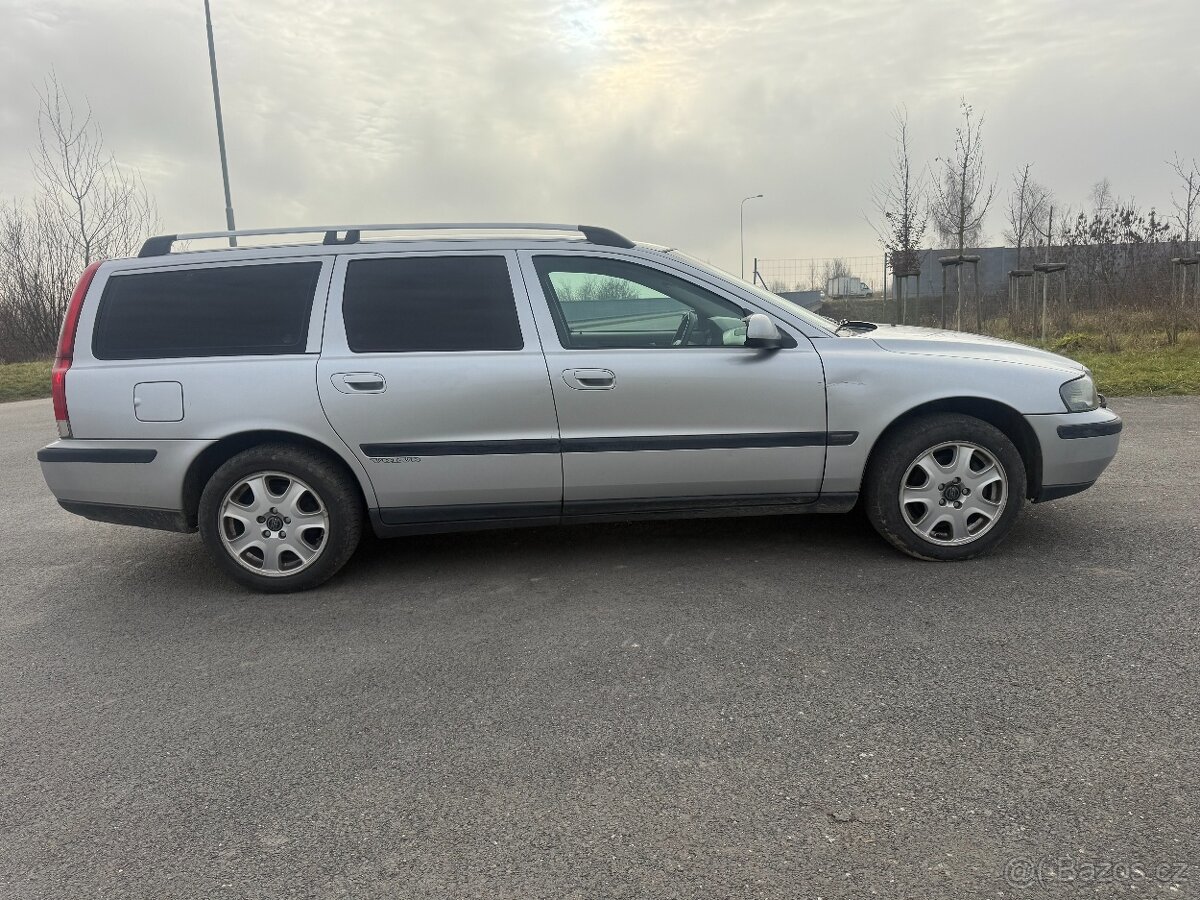 Volvo V70 2,5 Kombi STK 08/2027 - 2