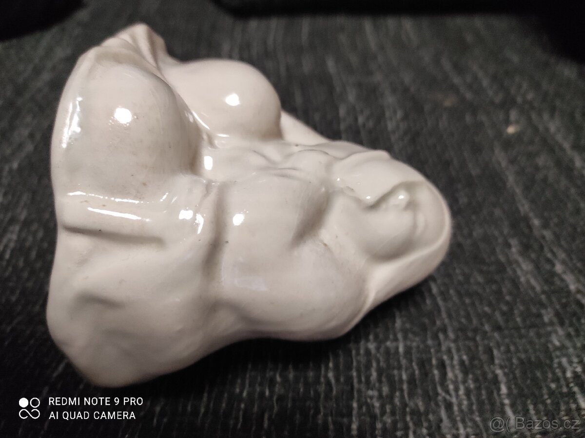 Porcelánová soška jeptiška necudná - 2