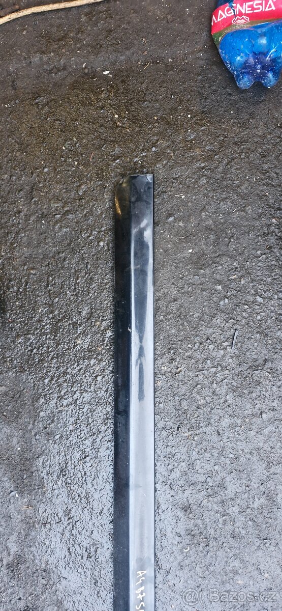 Spodni lista dveri Audi A4 B7 8E sline - 2