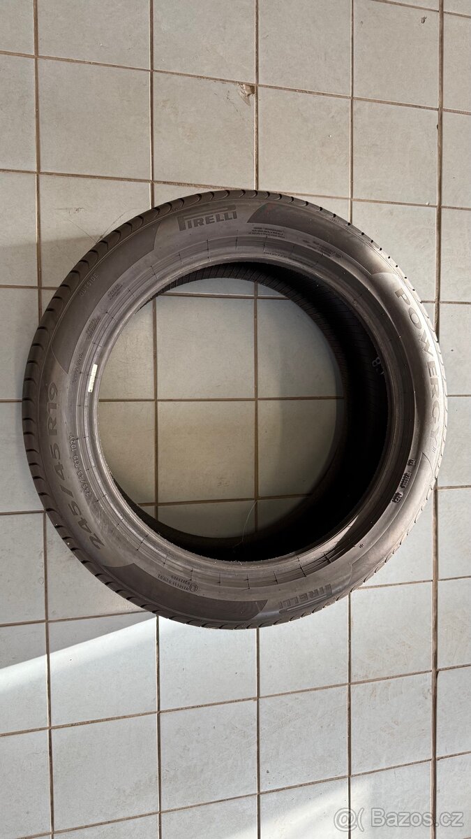 Pirelli Powergy 245/45 R19 - 2