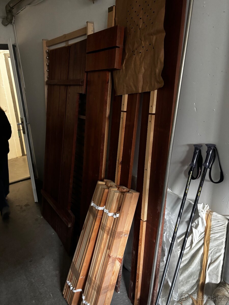 Dřevěná manželská postel - 2