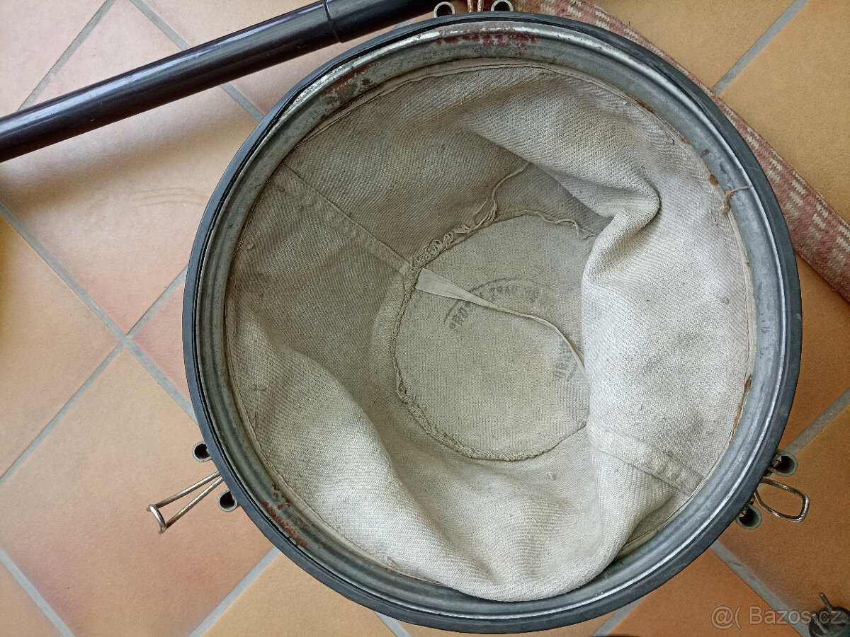 Starožitný vysavač - 2