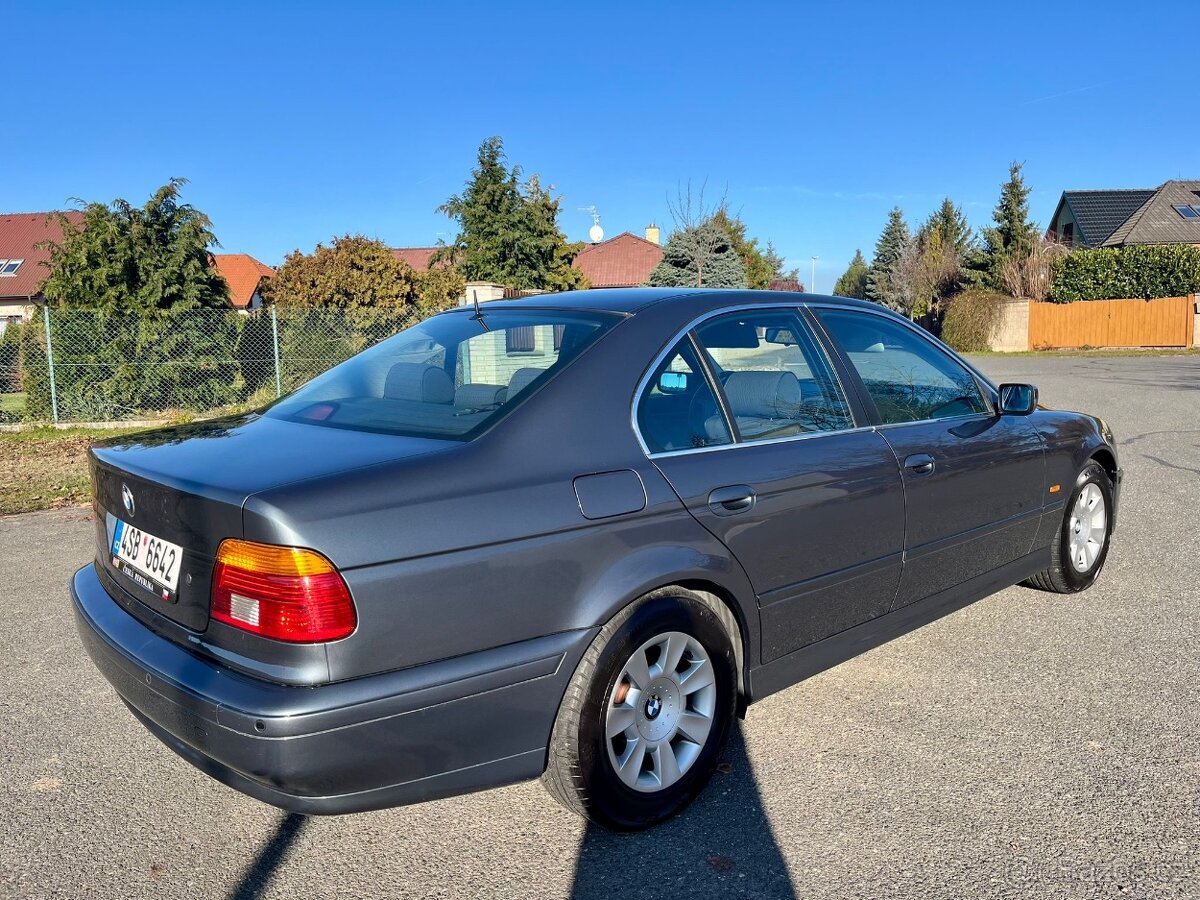 Bmw 5 e39 525d 120kw sedan manuál r.v 2001 najeto 260tkm - 2