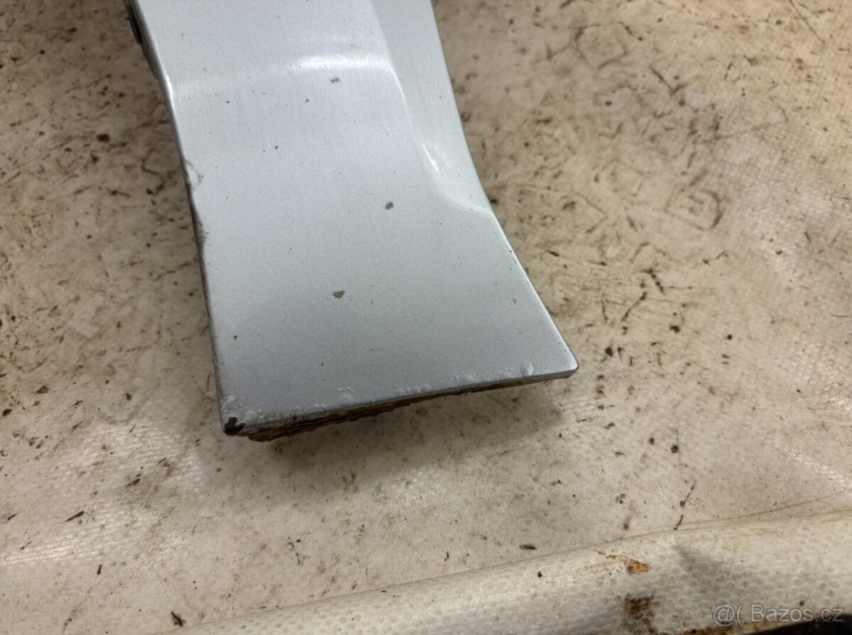 Přední levý blatník Škoda Rapid stříbrná - 2