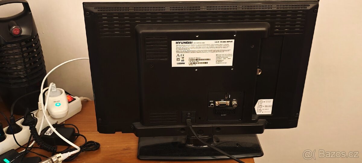 Televize Hyundai LLH19806MP4R, LED - 2