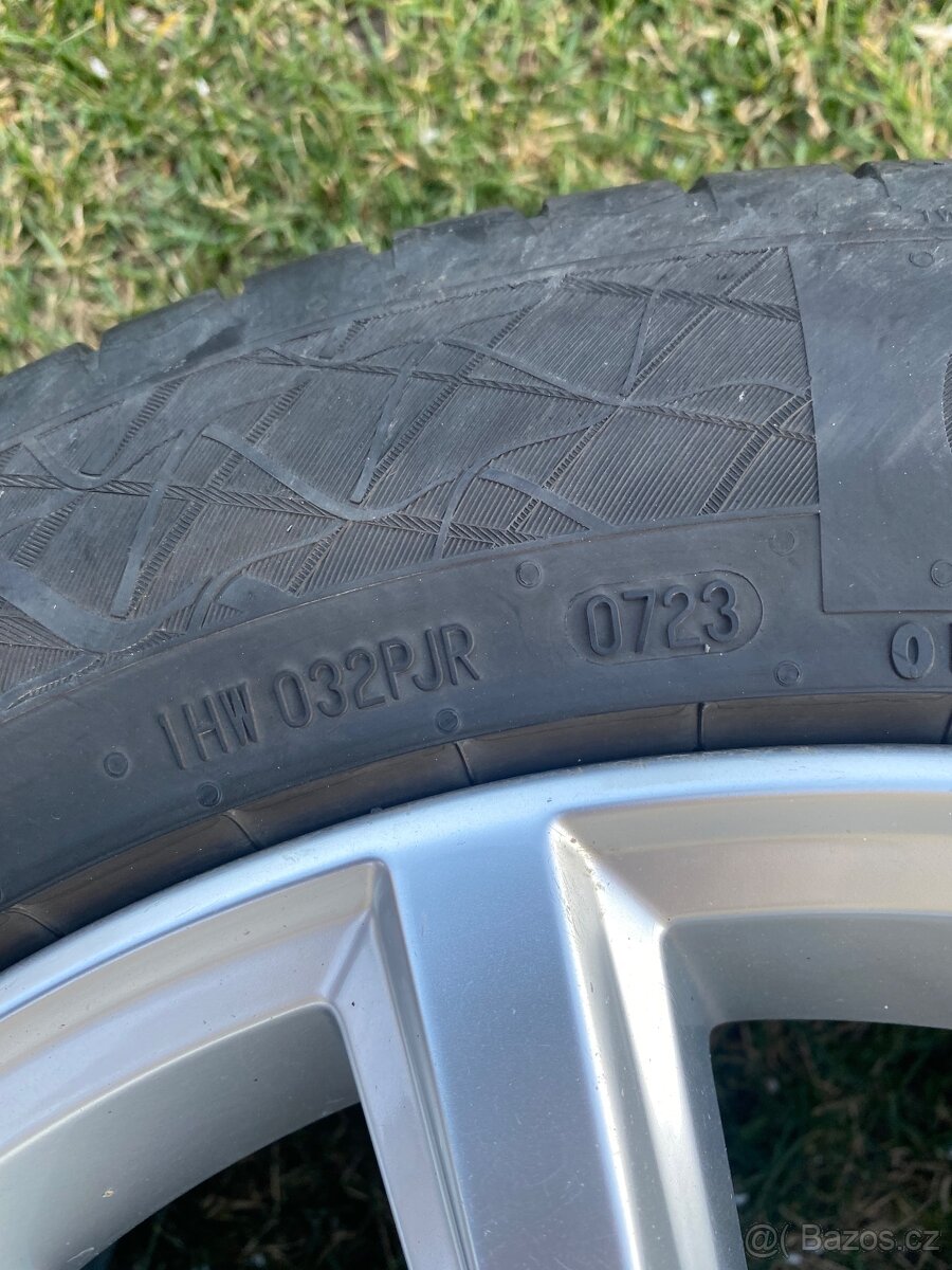 Letní pneu 215/55/r17 - 2