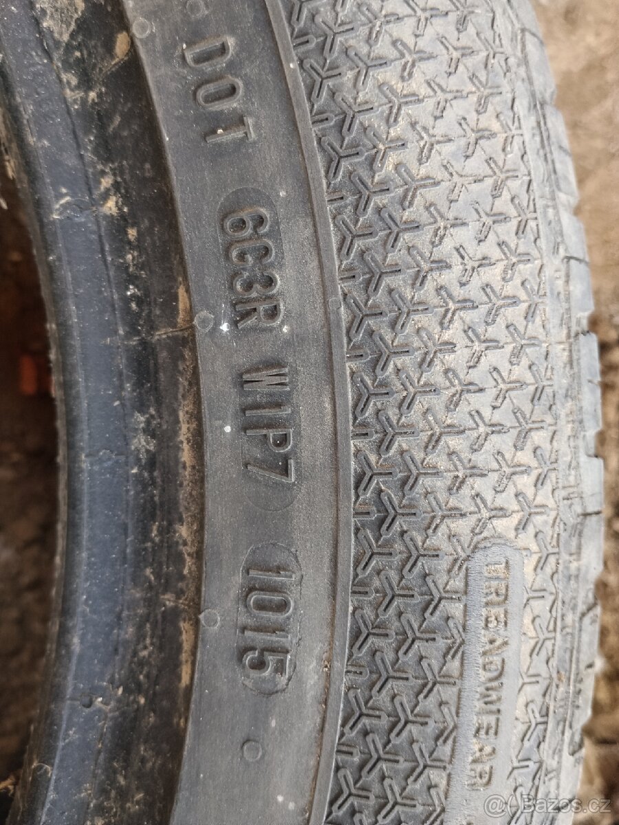 Pneu 215/55 R17 - 2