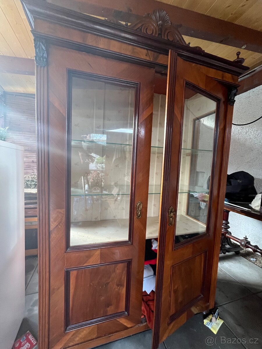 Starožitná skříň - 2