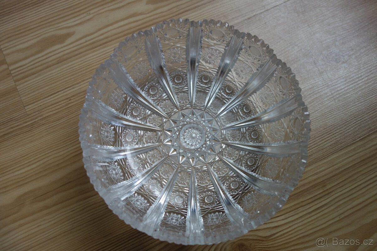 bohatě broušená mísa - 2