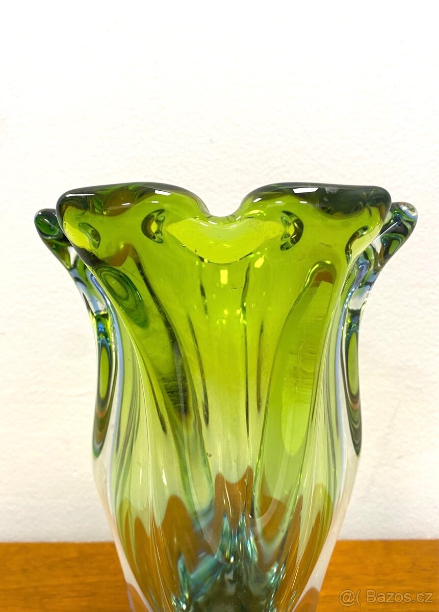 Retro váza hutní sklo 60. léta - 2