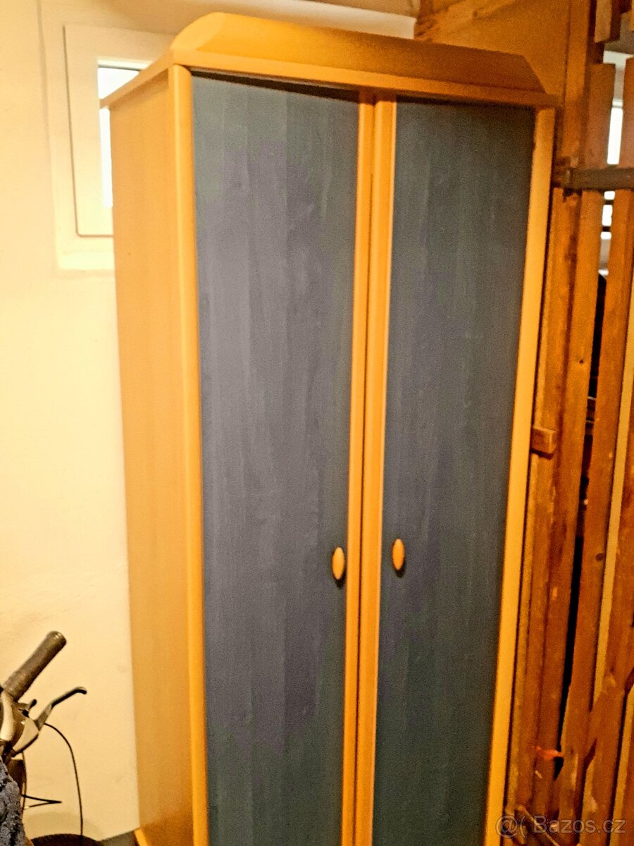 Šatní skříň s policemi - 2