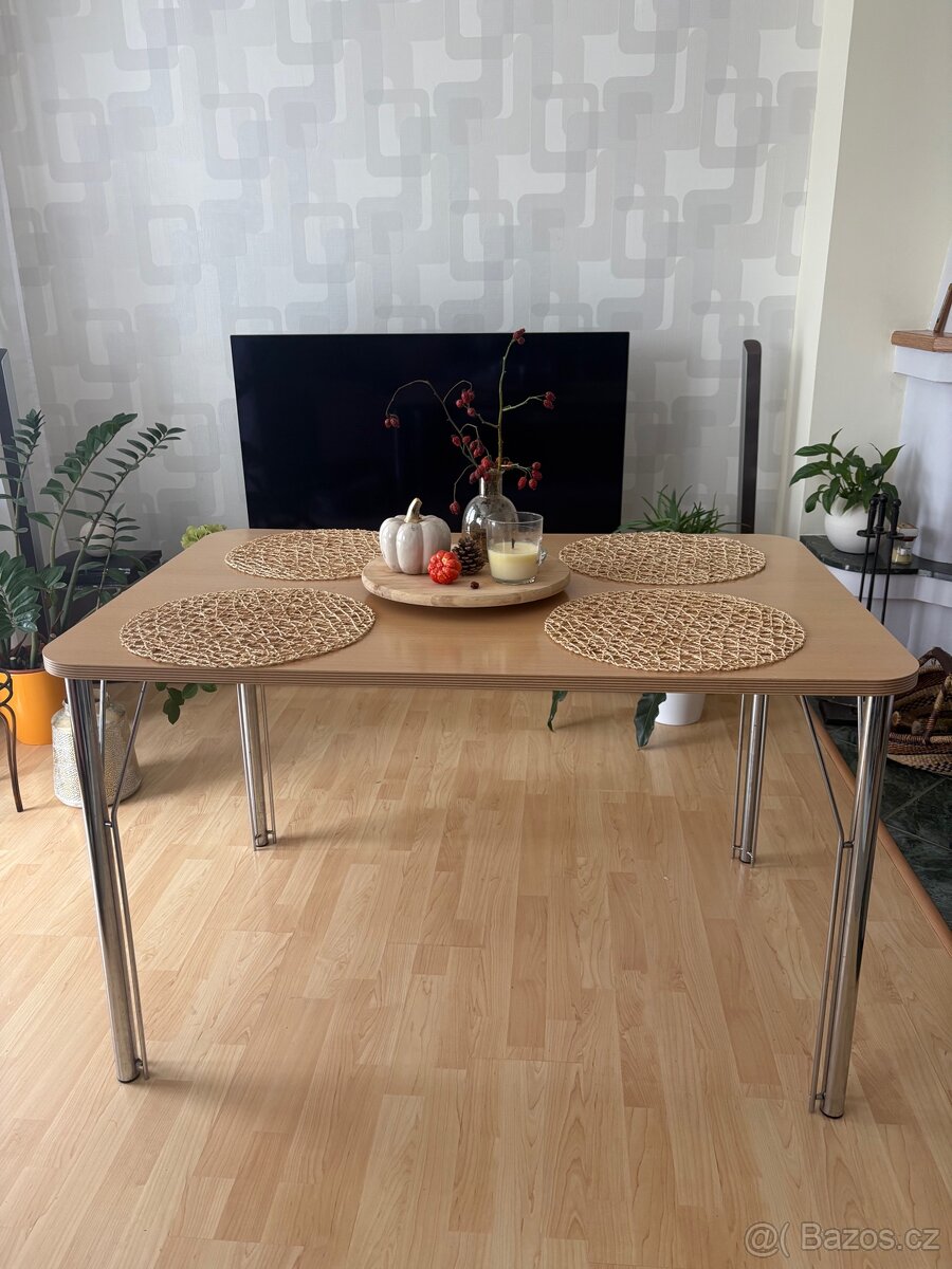 Jídelní stůl - 2
