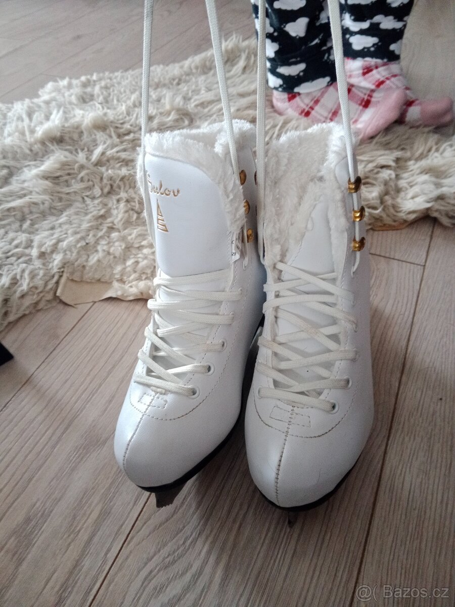 Dívčí brusle na led - 2