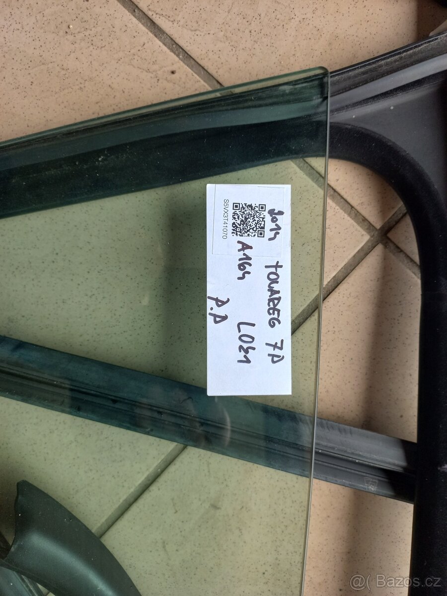 VW Touareg 7P, sklo PP dveří - 2