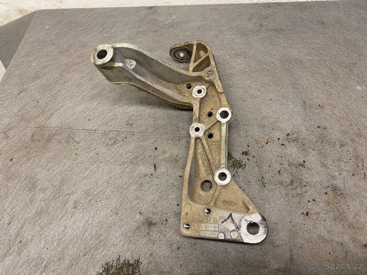 VW GOLF 5 2003-2008 - KONZOLE PŘEDNÍCH RAMEN - 2