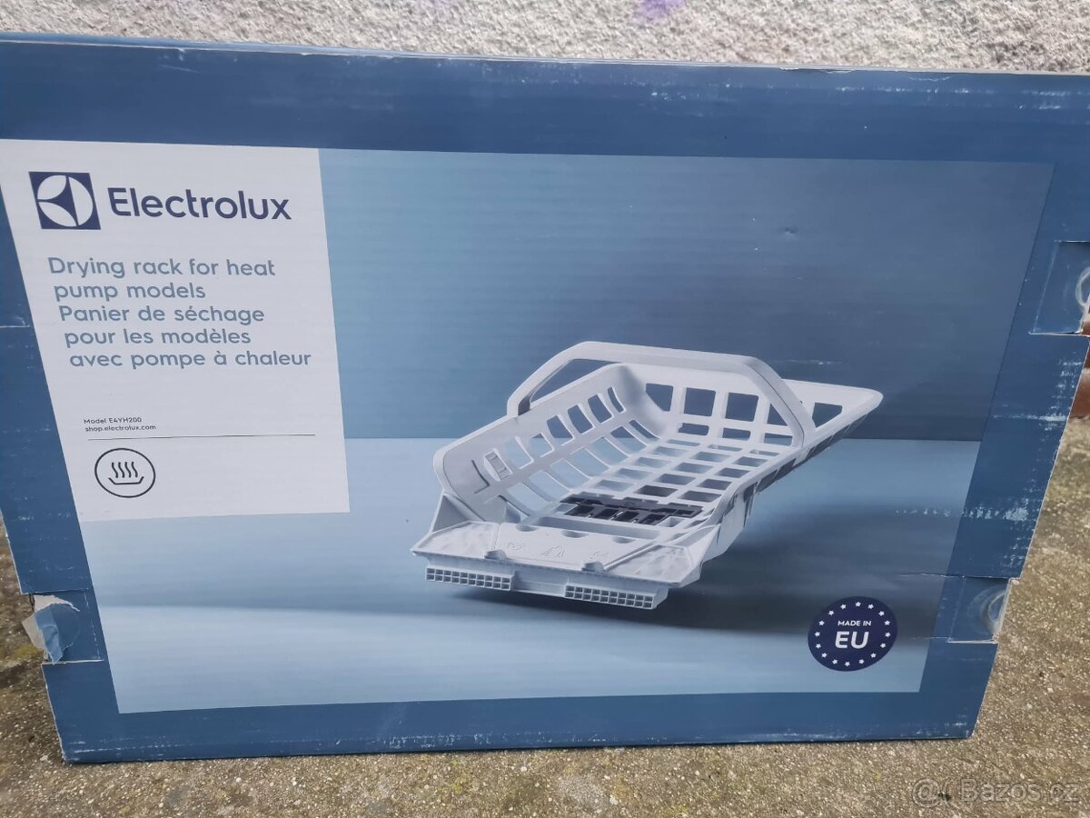 Koš na boty a svetr - 2