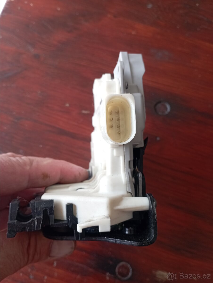 Zámek dveří Passat B7 - 2