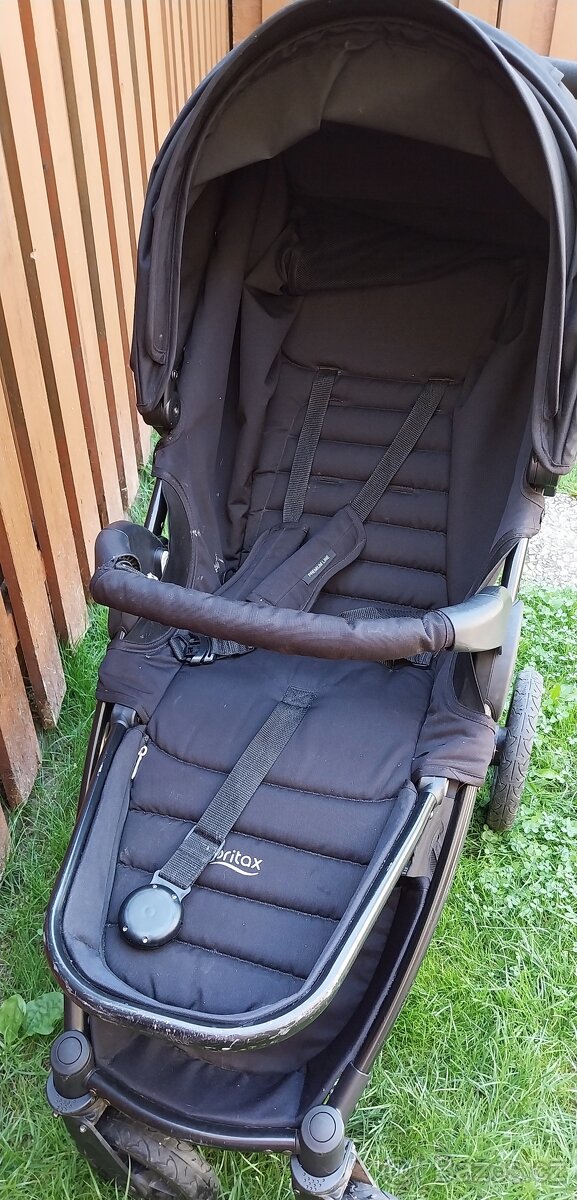 Kočárek + příslušenství - 2