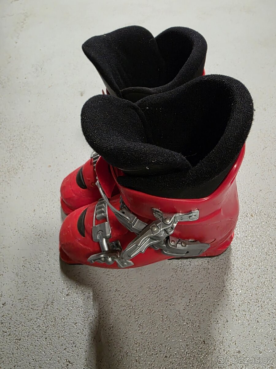 Salomon T3
Velikost 23/23,5 (velikost nohy dítěte).
- 2