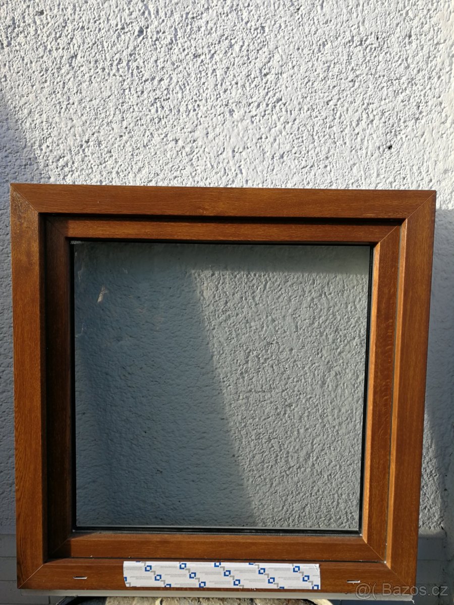 hnede plastove okno - 2