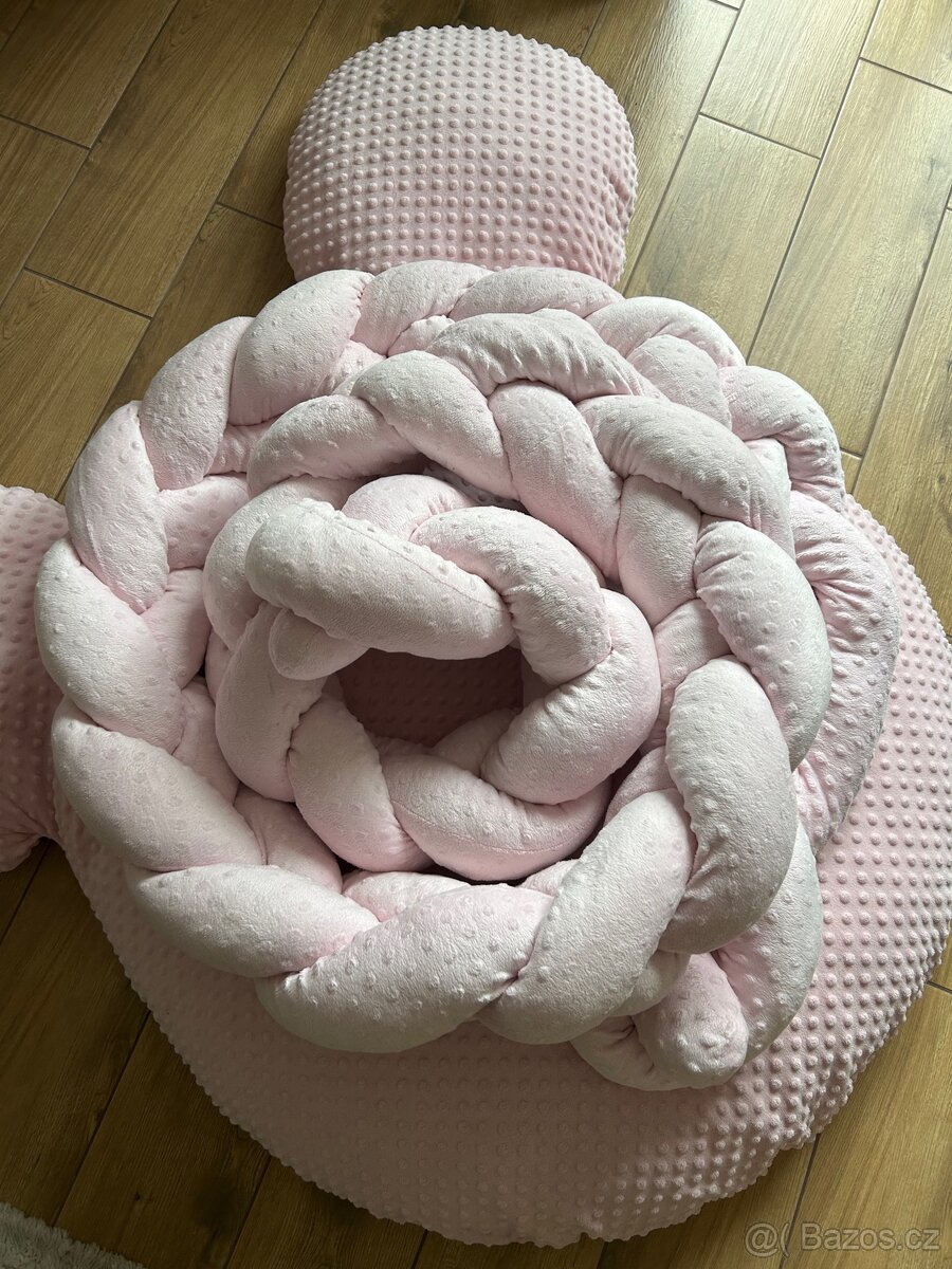 Mantinel do postele obrovský cop 4.5m světle růžový minky - 2