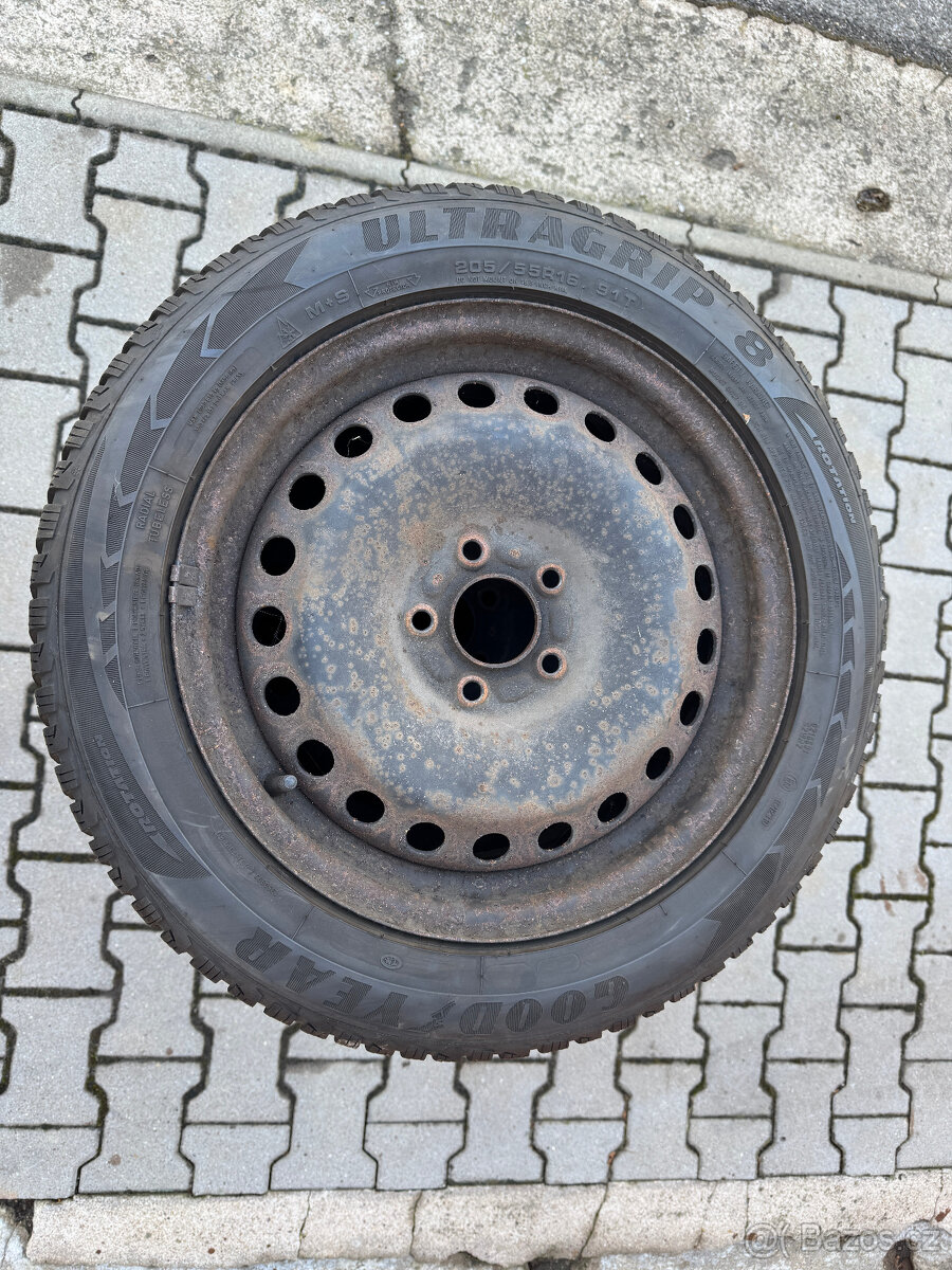 Zimní pneu Good Year 205/55 R16 - 2