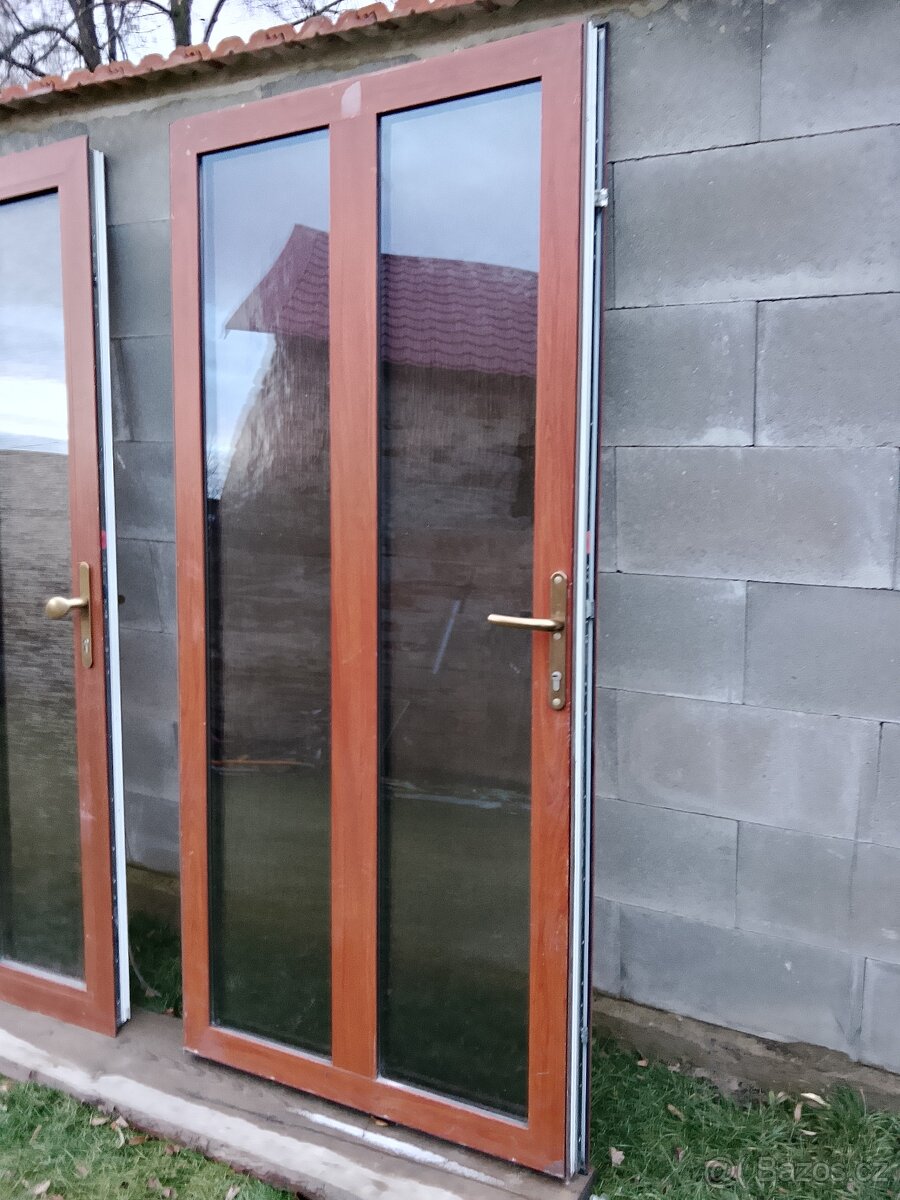 Vchodové dveře plastové . 90 L - 2