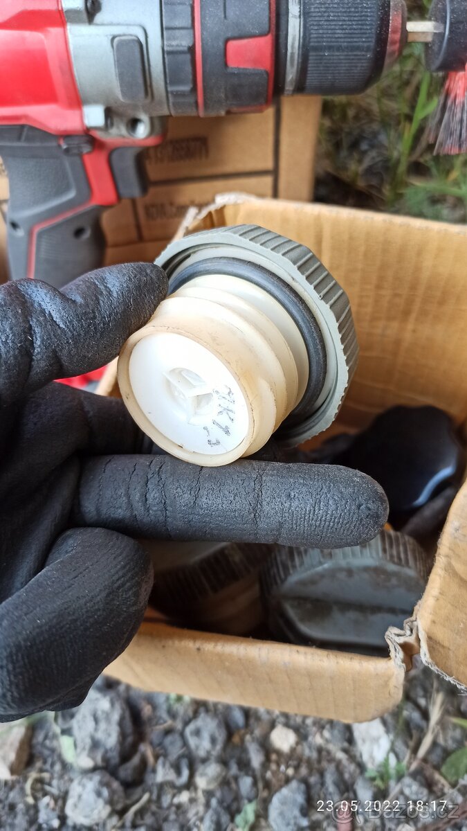 Mazda 323F BA víčko nádrže - 2