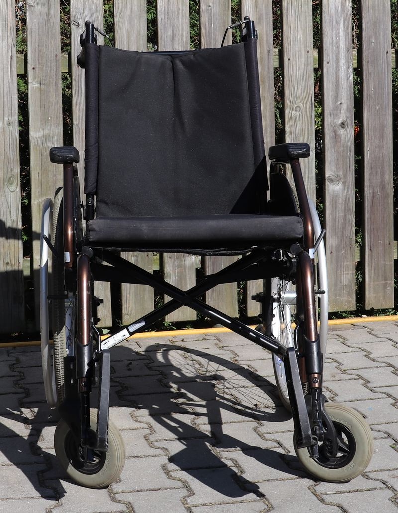054-Mechanický invalidní vozík Meyra. - 2