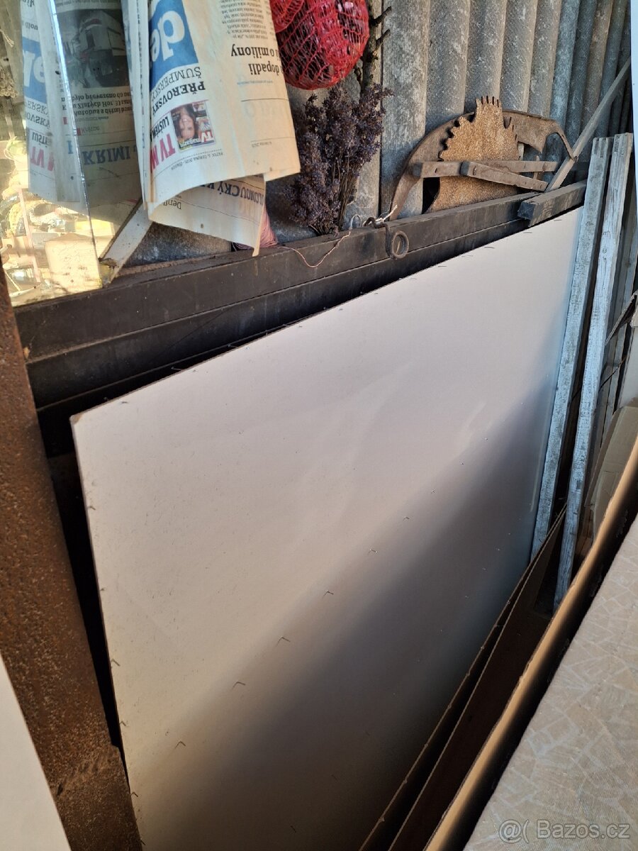 Prodej postele,skřinè - 2