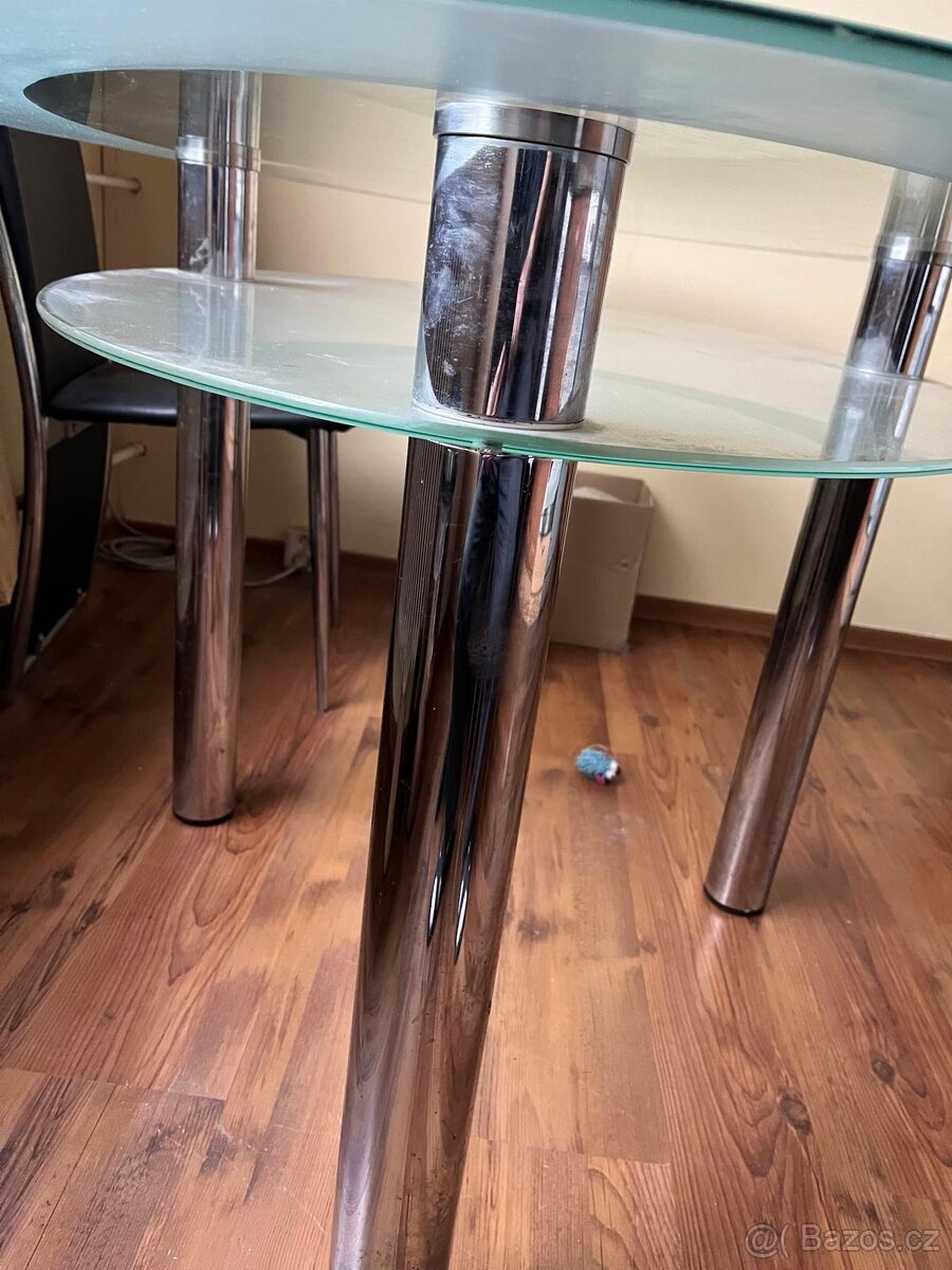 Prodám skleněny kuchyňski stul. - 2