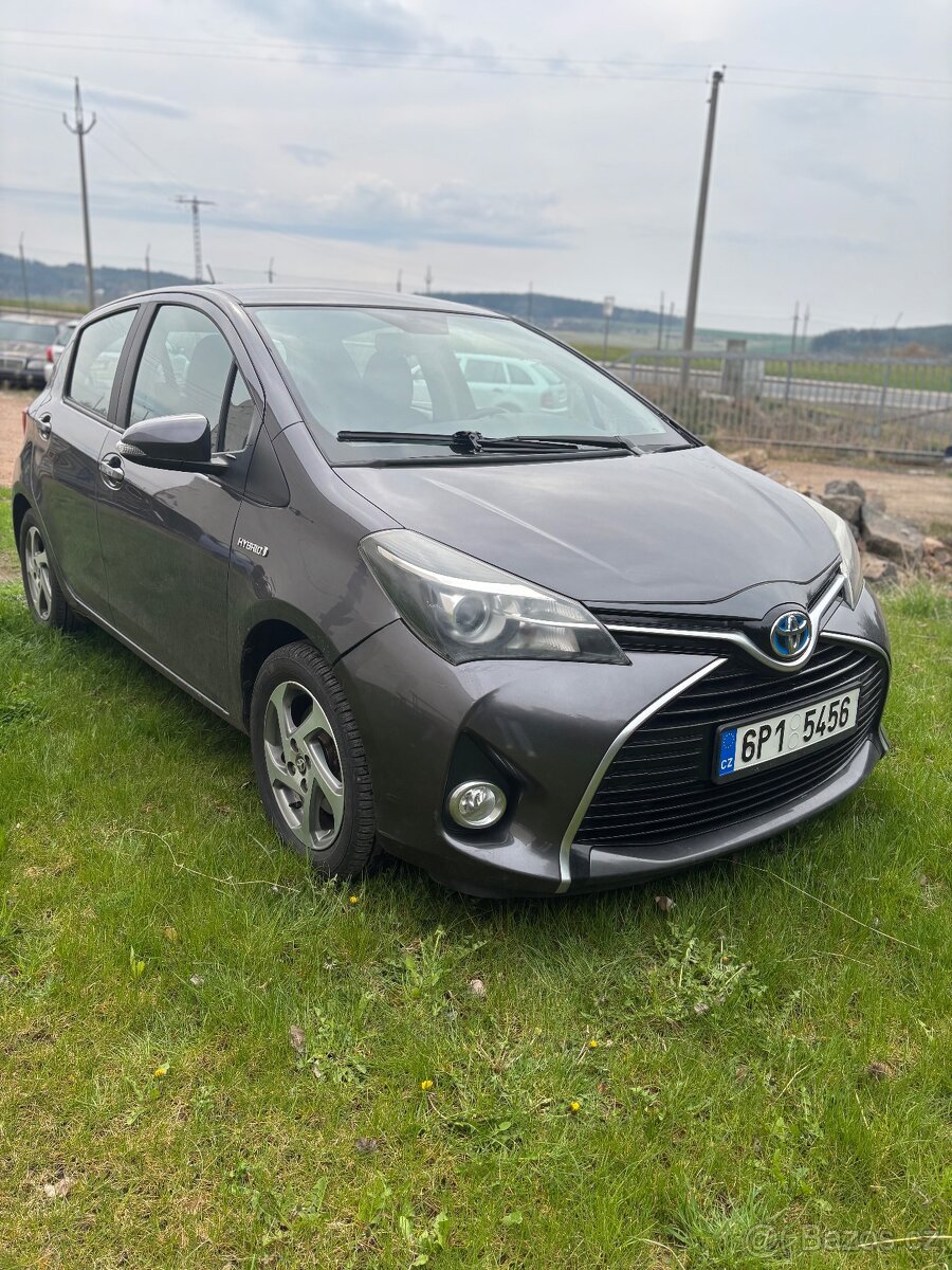 Toyota Yaris Hybrid - 2