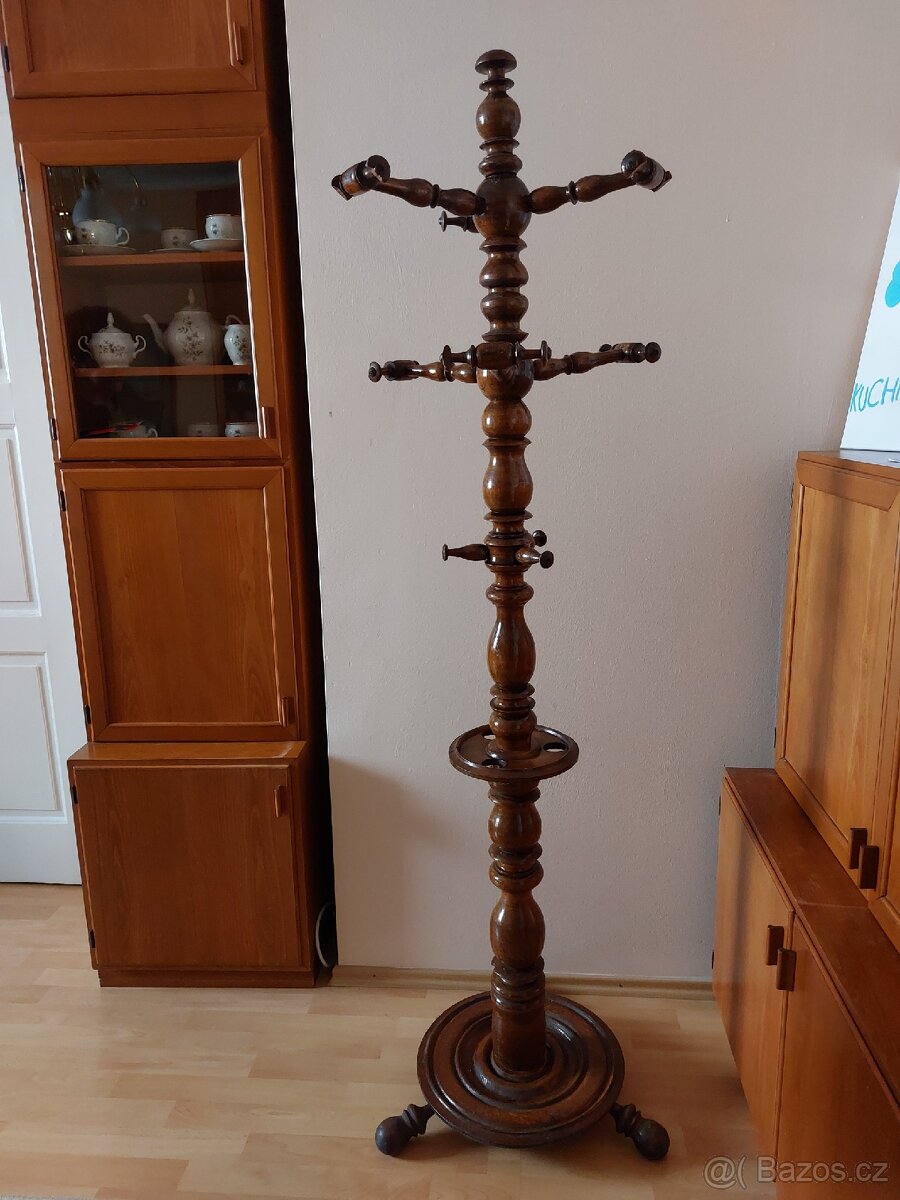 Starožitný věšák - 2