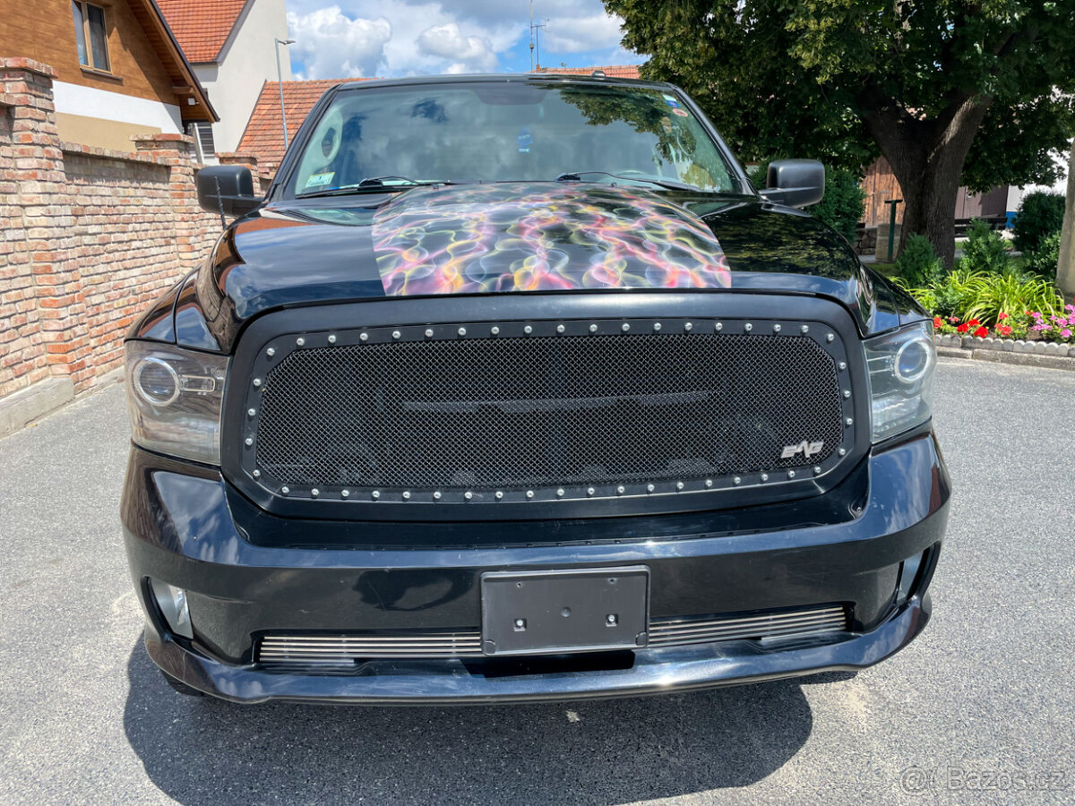 DODGE RAM 1500 5.7 HEMI EXPRESS REGULAR CAB 4X4 8stup.