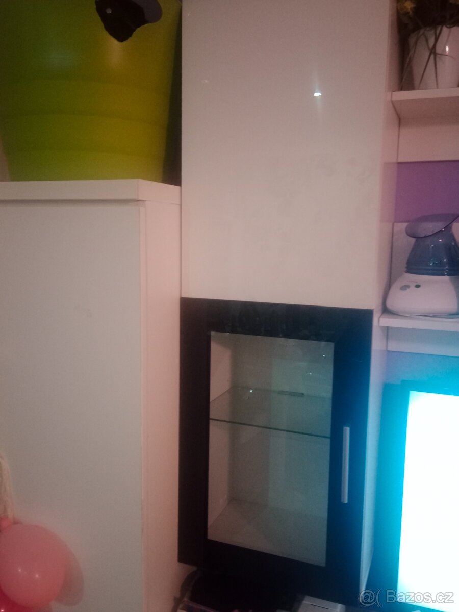 Závěsná skříň 2ks - 2