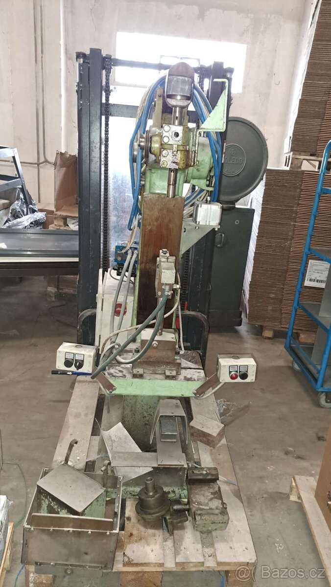 Kovářský buchar (nýtovačka) - 2