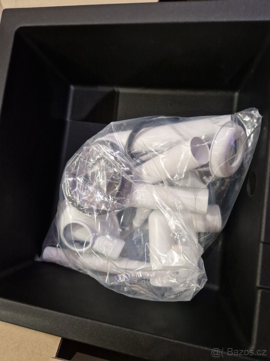 Granitový dřez černý včetně baterie - 2